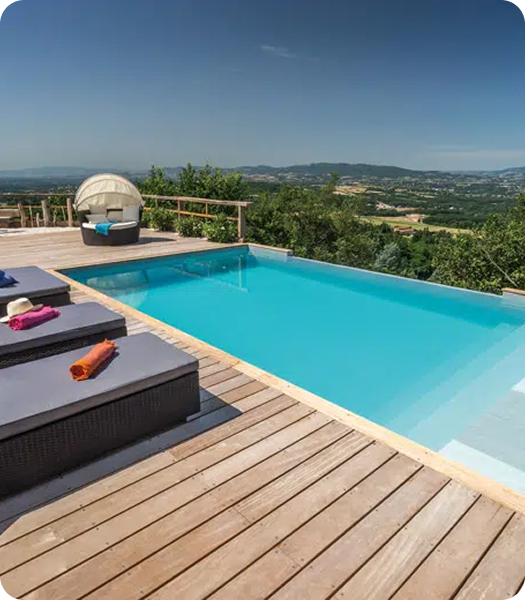 Piscine à débordement